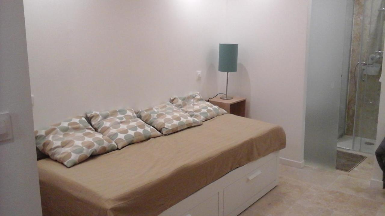 Kira Hotel Uzès Екстериор снимка