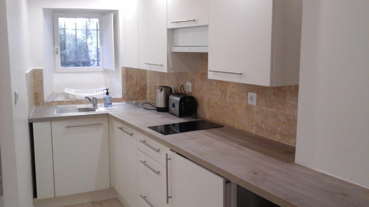 Kira Hotel Uzès Екстериор снимка