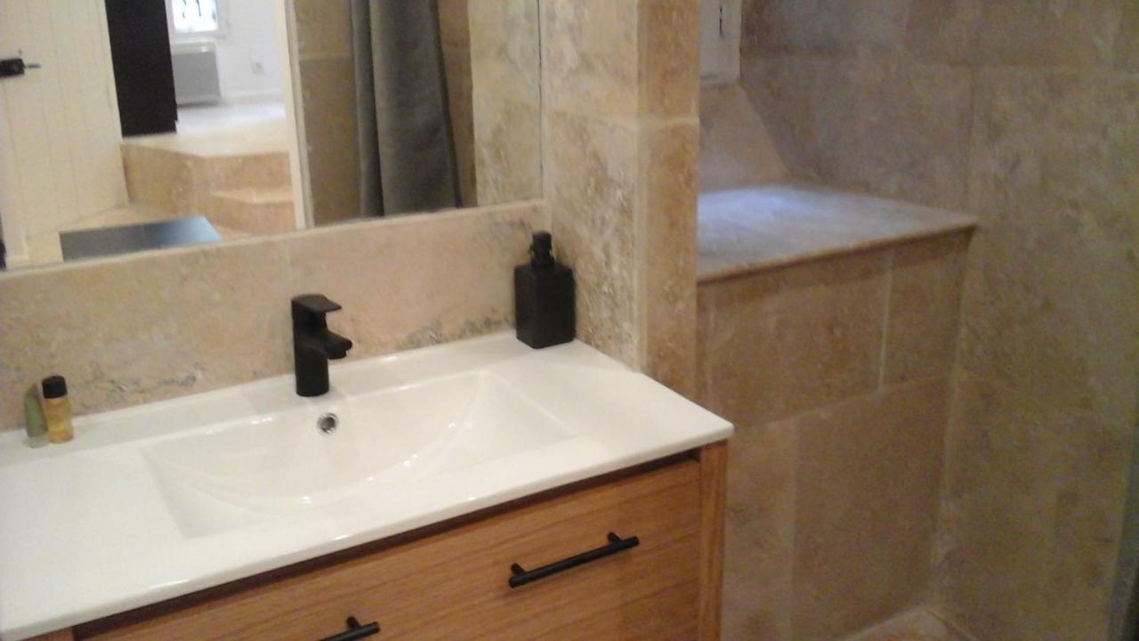 Kira Hotel Uzès Екстериор снимка