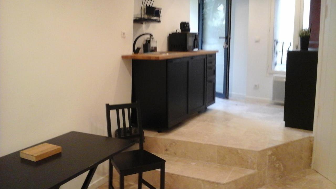 Kira Hotel Uzès Екстериор снимка